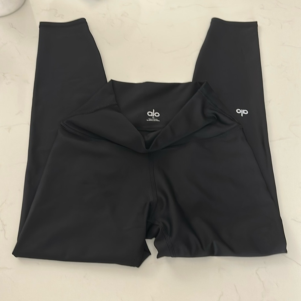Never Worn-ALO yoga-black-7/8 airlift high waist